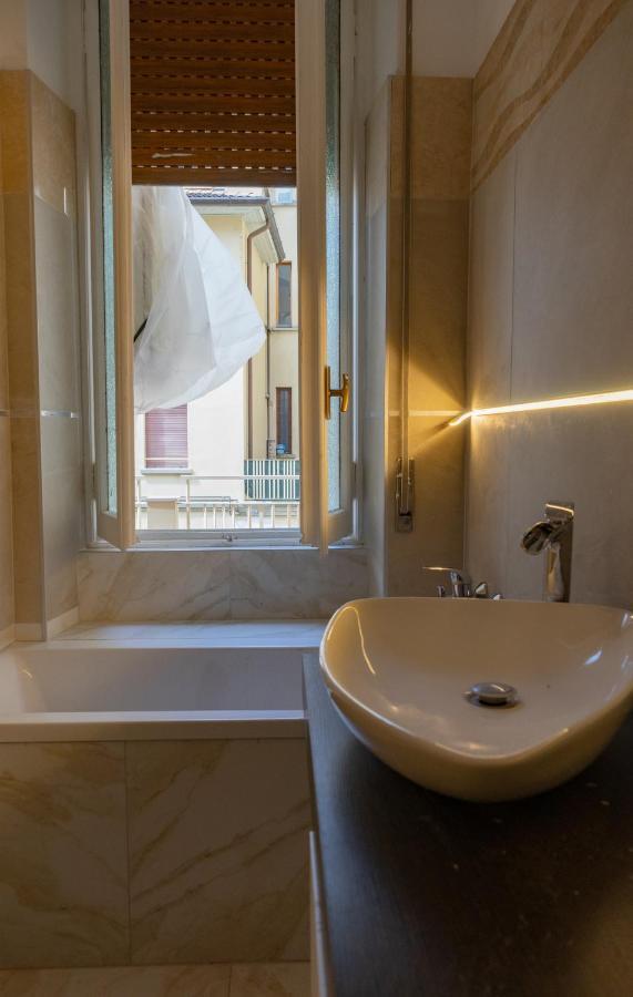Bed and Breakfast Palazzo Novecento Centro Storico à Lecco Extérieur photo